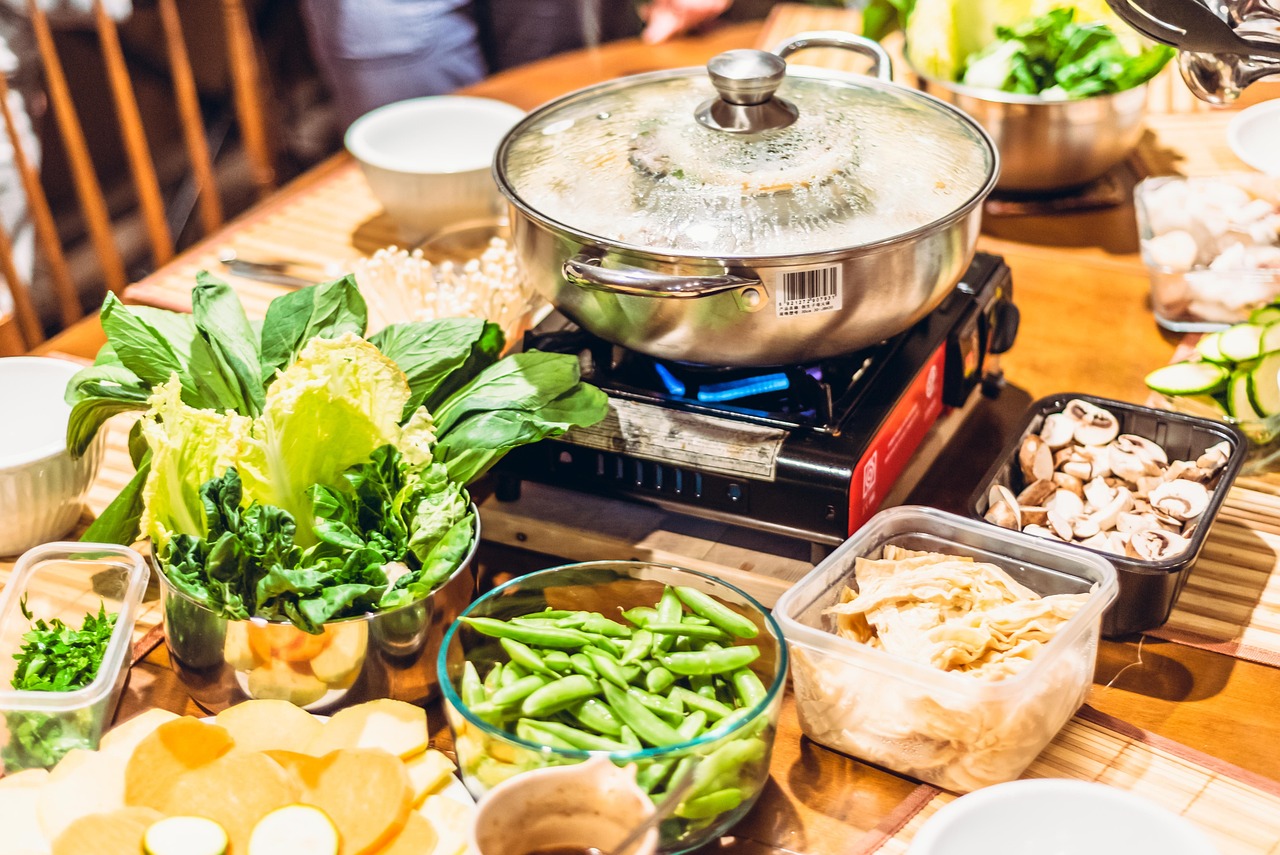https://pixabay.com/de/photos/hot-pot-tisch-gem%C3%BCse-topf-hei%C3%9F-4018869/